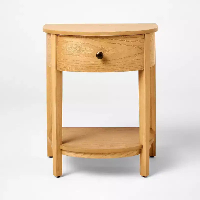 Table de chevet Harriett en bois naturel - Threshold conçue avec Studio McGee