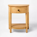 Table de chevet Harriett en bois naturel - Threshold conçue avec Studio McGee