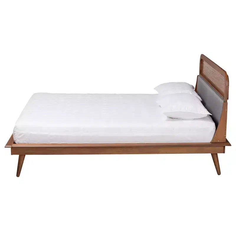Baxton Studio Irina Lit plateforme en tissu et bois Gris/Noyer cendré : Rembourré, sommier tapissier non requis